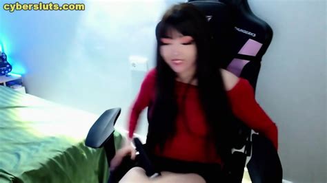 Pretty Asian Babe Temptress Naughty Tease Live