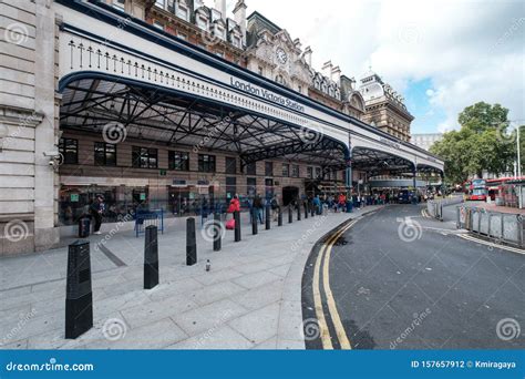 Estação De Trem Em Ingles - Estação Victoria, Uma Das Estações De Trem Mais Movimentadas De Londres ...