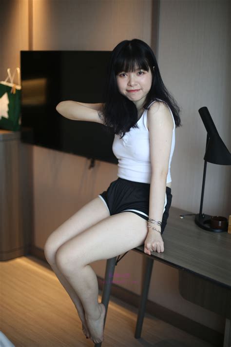 Hit x Hot 国模真真大尺度人体私拍套图 Page