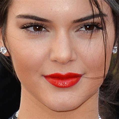 Kendall Jenner Makeup Bronze Eyeshadow Nude Lipstick Steal Her Style