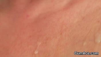 Une Belle Coquine Se Fait Jaculer Sur Le Visage En Su Ant Tout Le Sperme Xvideos