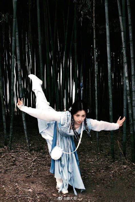 Cbiz hôm nay Triệu Lệ Dĩnh diện bộ đồ loạt phim hot tung poster