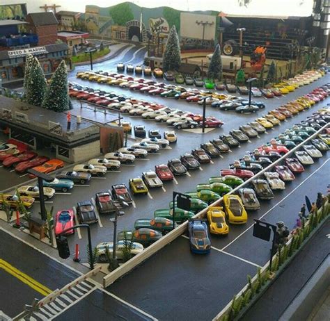 Pin de Samaneh en Arian Exhibición de hot wheels Coches geniales Estanterías de garaje