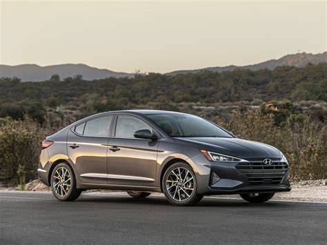 2019 Kia Forte Vs 2019 Hyundai Elantra Comparison Kelley Blue Book