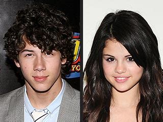 Selena Gomez Nick Jonas Kissing