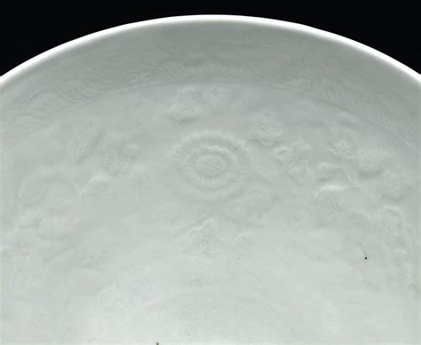 A Fine Large Early Ming Anhua Decorated White Glazed Bowl Lianziwan