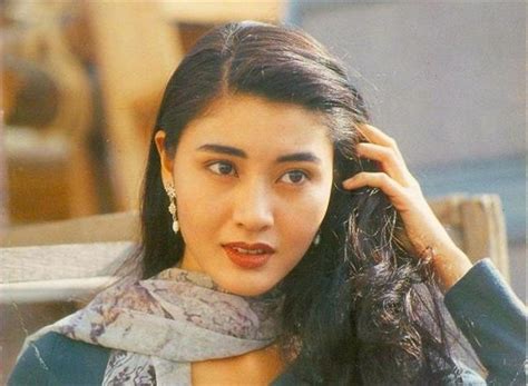 Hoa hậu mang 2 dòng máu dù U60 vẫn sở hữu eo con kiến trẻ trung diện bikini Bí quyết ở 1 môn