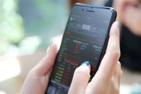 Stock Pick Akhir Pekan IHSG Anjlok Ini Ide Trading Saham MYOR Dan PGEO