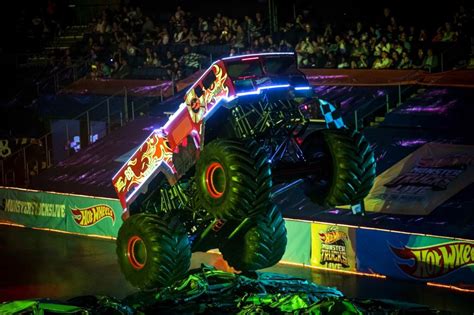 Hot Wheels Monster Trucks Live Glow Party en Madrid y Málaga Inout Viajes