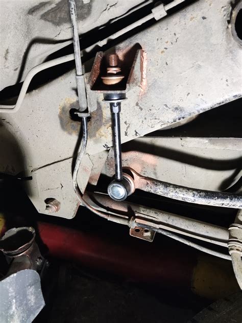 замена стоек стабилизатора заднего моста — SsangYong Rexton (1G), 2,9 л ...