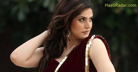 Zarine Khan Latest Hot Photos In Saree