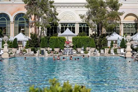 Bellagio Pool: Hours, Cabana, Map & Drink Menu In 2023