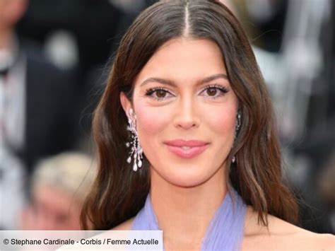 Iris Mittenaere Canon Elle Prend La Pose Dans Un Magnifique Bikini Vert Paillet Femme