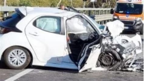 Caltanissetta Trerribile Incidente Stradale Tre Le Auto Coinvolte