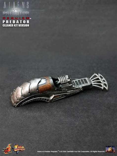 Hot Toys MMS 66 AVP R Wolf Predator Cleaner Kit Hot Toys Complete Checklist