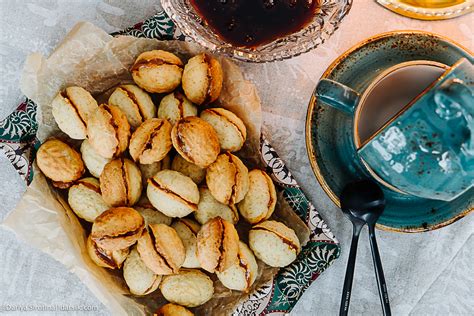 Вкус детства: орешки с вареной сгущенкой