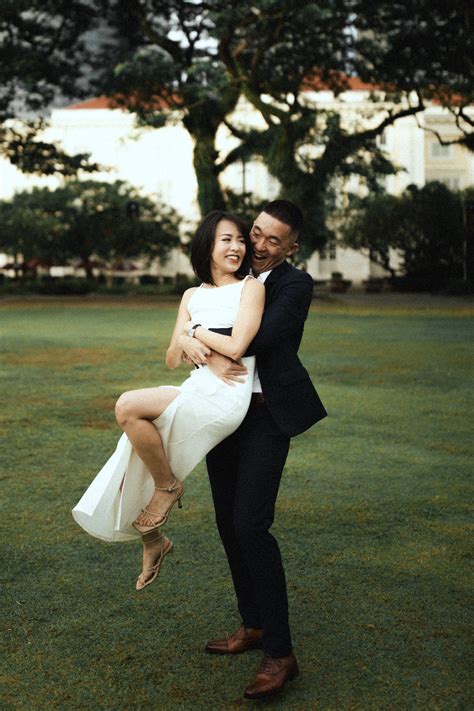 Grace and Davids Charmingly Candid Pre-Wedding Shoot in the City