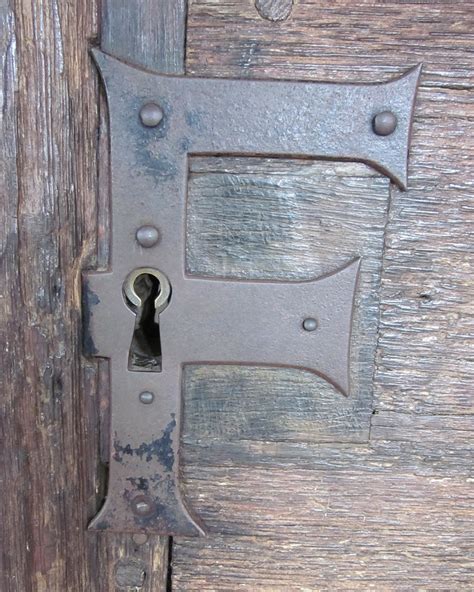 F Iron Keyhole And Door Detail Monceau Flickr