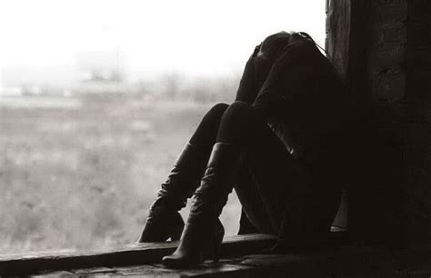 Под Волгоградом пьяная молодая женщина выпала с балкона пятого этажа ...