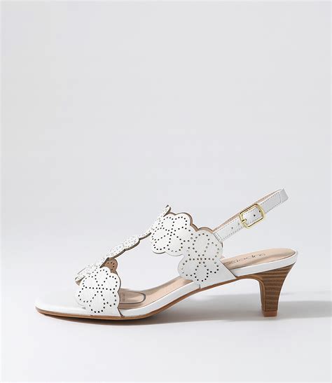 Dames Dark Nude Leather Sandals By Supersoft Shop Online At Diana Ferrari