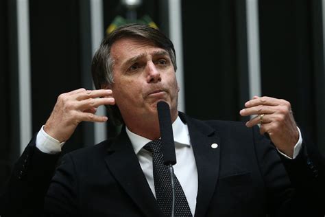 Em Busca De Voto Bolsonaro Aparecer Lgbt E Bandeira Arco Ris Guia Gay S O Paulo