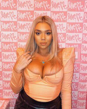 Ellie Jones Porn Pic