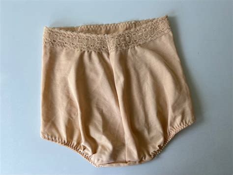 Beautiful Vintage Nos Nude Olga Secret Hug Wonderwear Gem