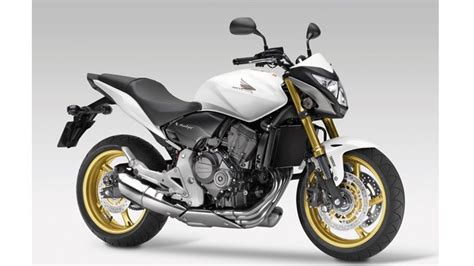 Motor Naked Bike Ini Dia Kelebihan Kendaraan Yang Sedang Naik Daun