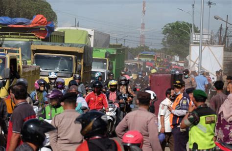 Macet Saat Pembongkaran THM Kalodran Kota Serang