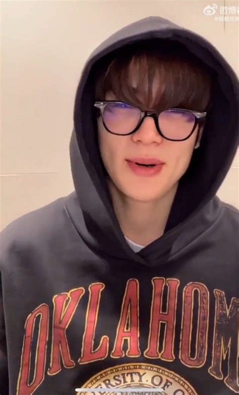 Pin Di Jaehyun Jaehyun Nct Pria Tampan Gaya Jalanan Pria