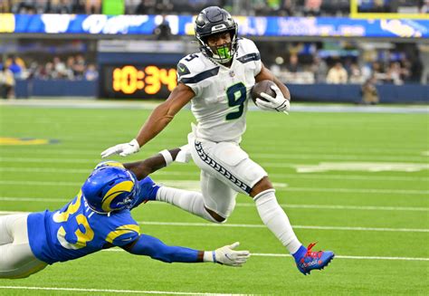 Seahawks Rb Kenneth Walker Iii Jams Ankle In Win Over Rams