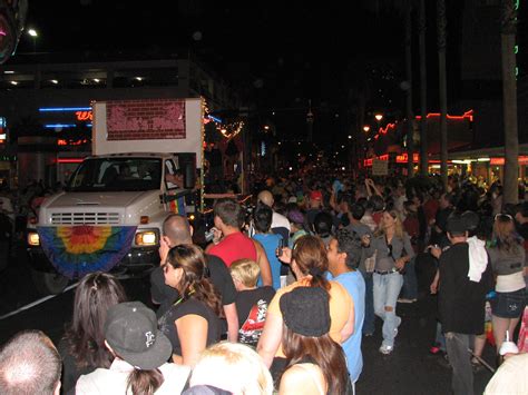 Hotel fitzgerald las vegas is drawing huge crowds after reopening 27