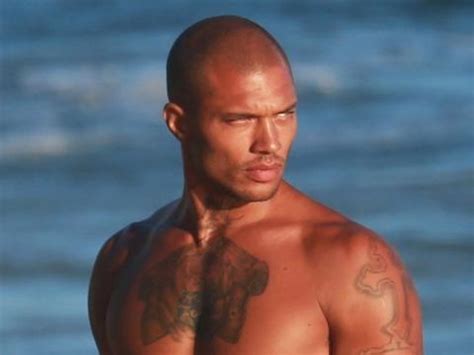 Jeremy Meeks Najprzystojniejszy Wi Zie Wiata Bez Koszulki Zdj Cia