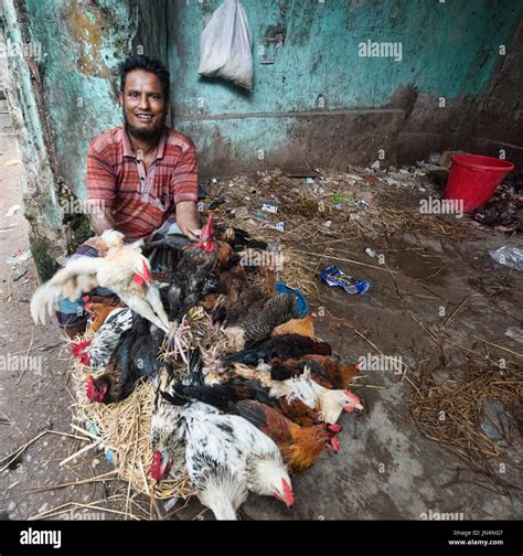 Street In Old Dhaka Bangladesh Hi Res Stock Photography And Images Alamy