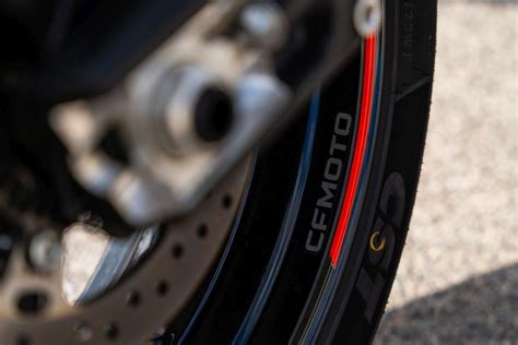 CFMOTO naked e sportiva 675 NK e 675 SR R La loro forza non è solo