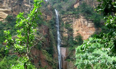 5 Best Waterfalls in Pachmarhi