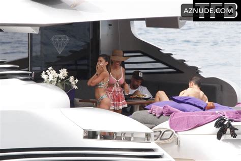 Antonela Roccuzzo Nude Aznude