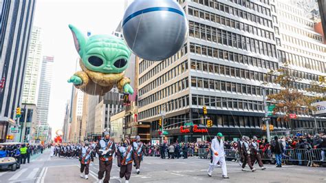 macys thanksgiving day parade       balloon
