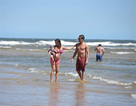 A cuatro meses de ser mamá Floppy Tesouro deslumbró con su figura en bikini Infobae