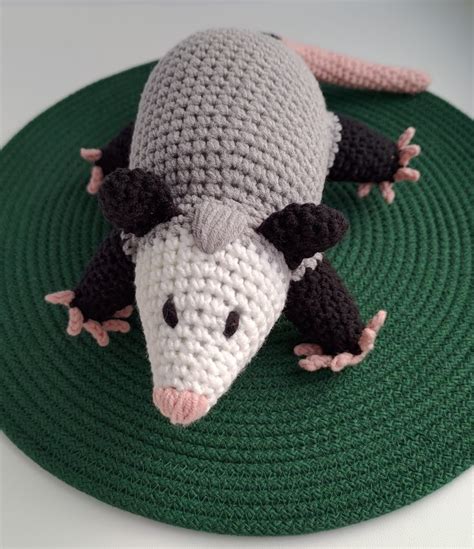 Опоссум, вязаная игрушка in 2024