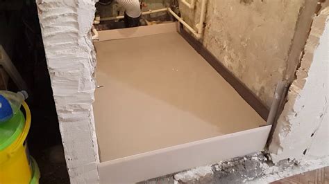 Залили в туалете наливной пол и сидим трясемся, чтоб к соседям не ...