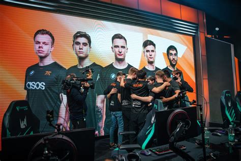 Fnatic Reverse Sweeps Excel And Keeps Worlds Hopes Alive Jaxon Gg