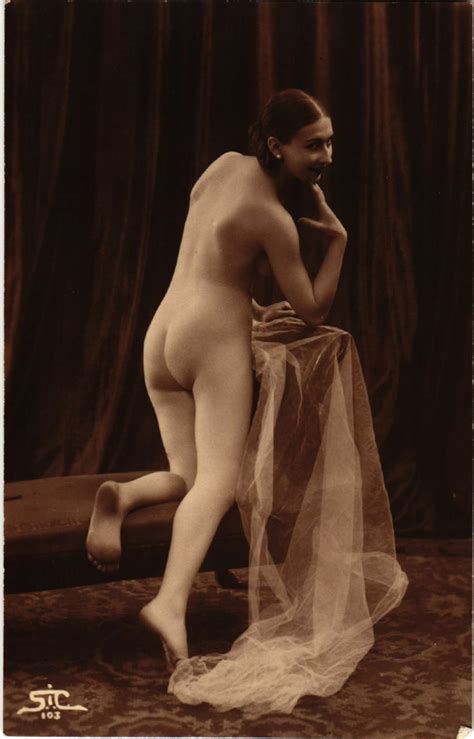 Pc Cpa Risque Nude Female Lady Posing Vintage Real Photo Postcard