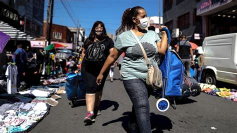 Se Encadenan Comerciantes En Quer Taro Para Exigir Extensi N De Horario