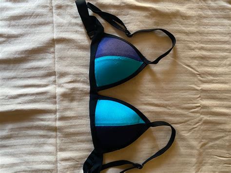 Kaiami Triangle Bikini Top Women S Fashion Swimwear Bikinis Swimsuits On Carousell