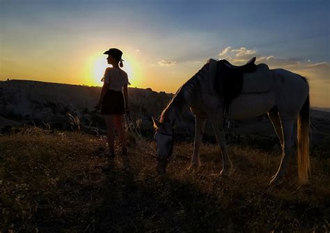 Sunset Horse Riding Tour – Moonlight Horse Ranch