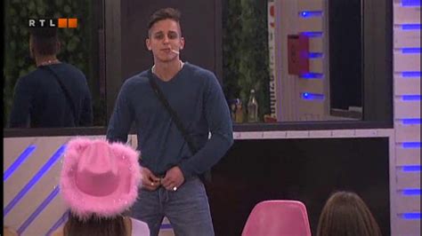 Stripped Nude Valo Vilag Aurelio Striptease Hot Thisvid