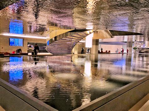 Review: Qatar Airways Al Mourjan Business Lounge, Doha - Live from a Lounge