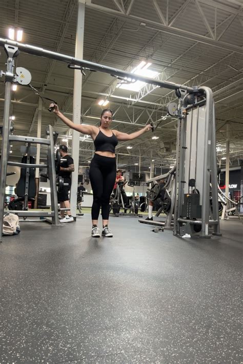 Vtl Latina With Nice Ass Spandex Leggings Yoga Pants Forum