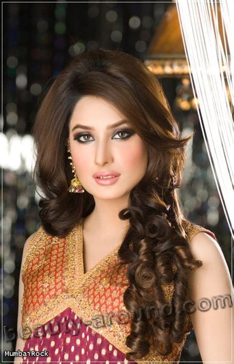 Top 20 Beautiful Pakistani Women Photo Gallery